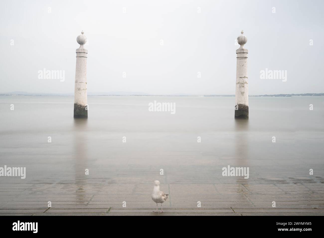 Bekannter Ort in Lissabon am Säulenkai Terreiro do Paaco Stockfoto