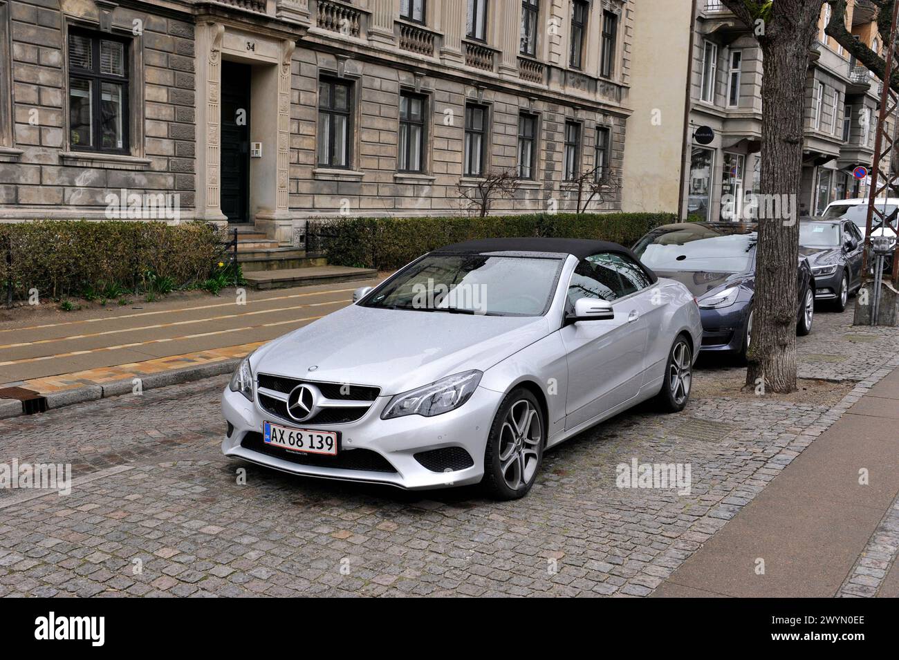 Modernes Modell Mercedes Benz parkt auf der Straße von Frederiksberg, Copenhapen, Dänemark, Europa Stockfoto