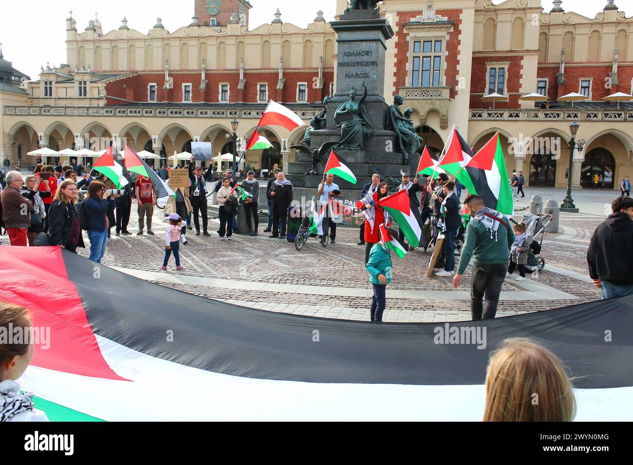 Demonstration gegen Benjamin Netanjahu und den von der IDF geführten Völkermord an palästinensischen Zivilisten in Gaza, der auf dem Hauptmarkt und dem nächsten Platz stattfand Stockfoto