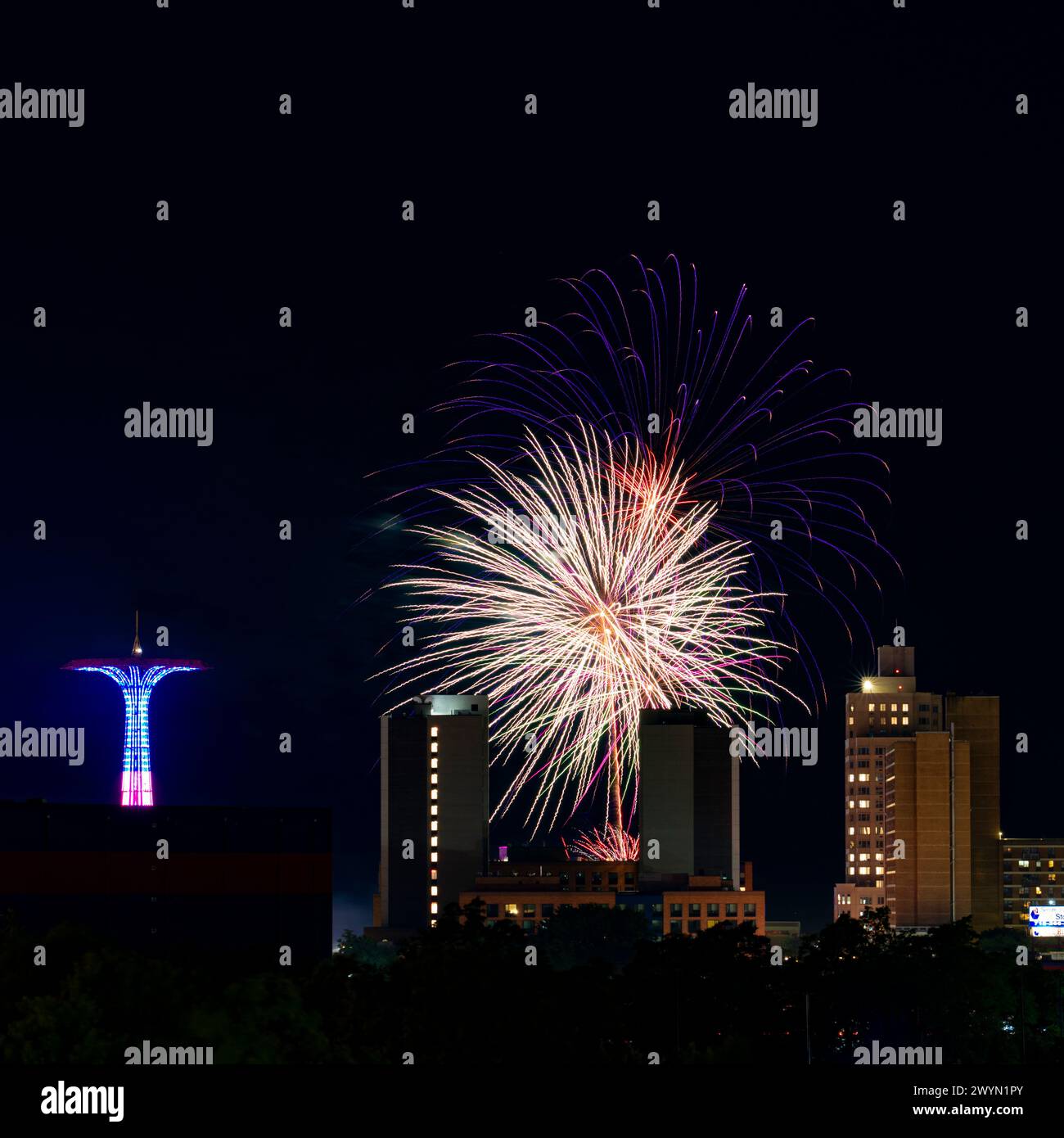 Feuerwerk am 4. Juli. Coney Island, Brooklyn, New York, USA Stockfoto