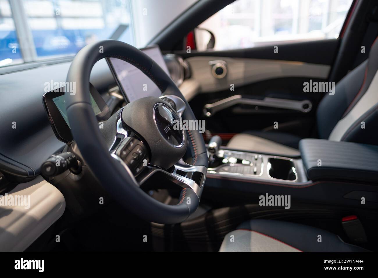 Lenkrad, Display, Innenraum, Cockpit BYD Atto 3 Elektroauto, digitales Panel, EV-Technologie in der Automobilindustrie, Fließheck chinesische Fertigung Stockfoto