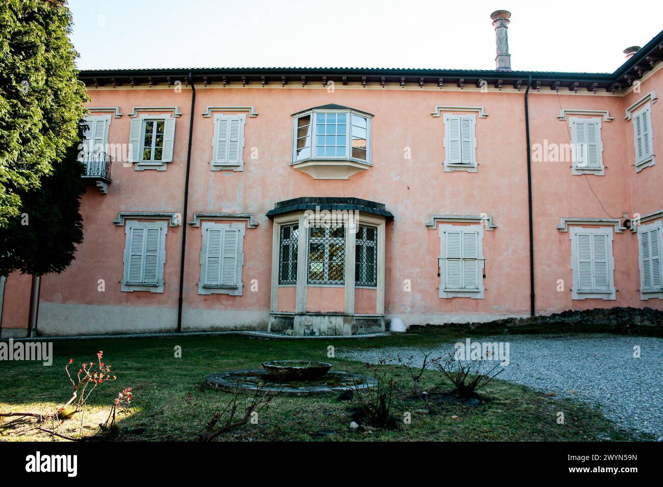 Varese, Lombardei, Italien. Villa Mirabello, auf dem Hügel Mirabello, im Zentrum von Varese gelegen, wurde im 18. Jahrhundert begonnen und in seiner heutigen Form vom Ingenieur Clericetti (1843) definiert. Seit 1949 ist es Sitz der Bürgermuseen von Varese. Stockfoto