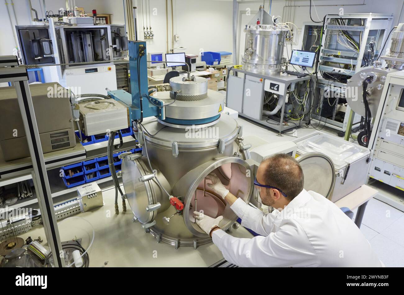 Mikrowellenplasma der Vakuumkammer. Laboroberflächen. TECNALIA Forschung und Innovation. Donostia. San Sebastian. Gipuzkoa. Baskenland. Spanien. Europa. Stockfoto
