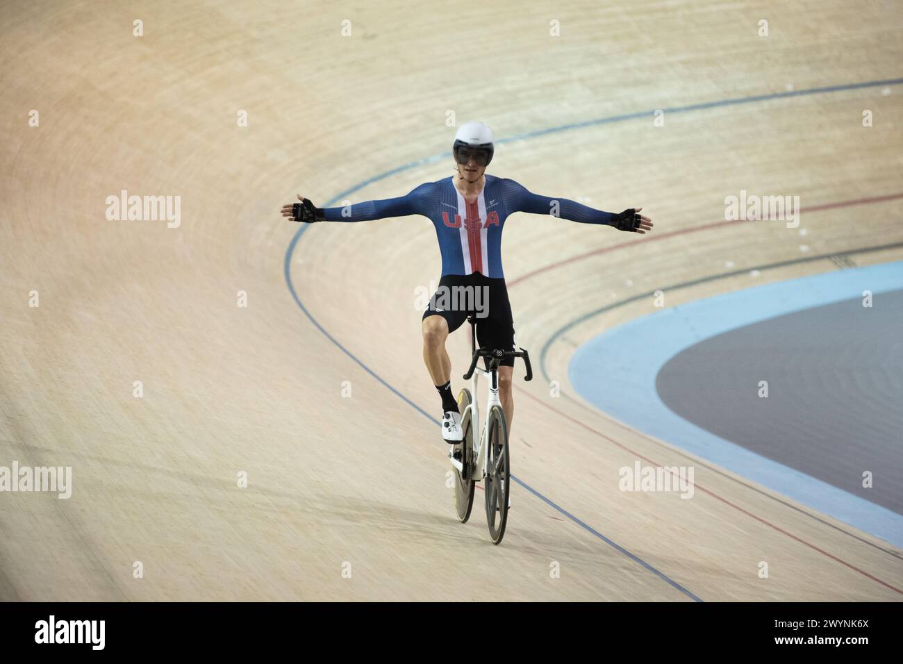 Los Angeles, Kalifornien, USA. April 2024. Grant Koontz aus den Vereinigten Staaten feiert den Sieg des Ausscheidungsrennens der Männer. Quelle: Casey B. Gibson/Alamy Live News Stockfoto