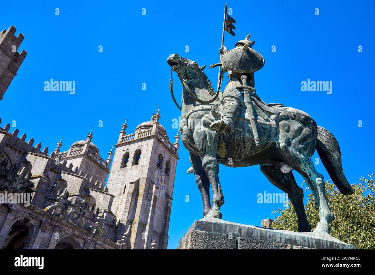 Reiterstatue von Vimara Peres, Sé, Kathedrale, Porto, Portugal. Stockfoto