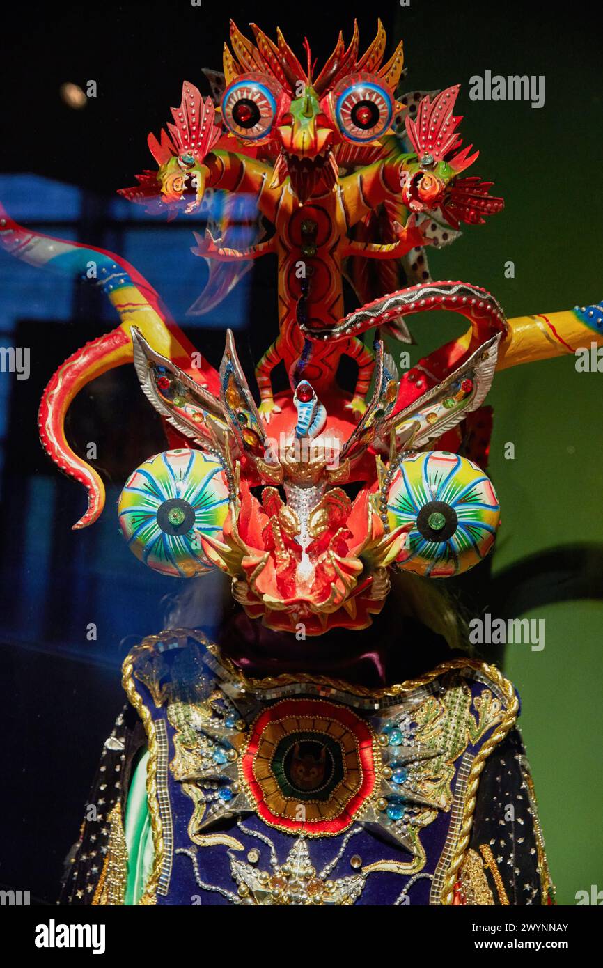 Danses ritualles des Andes. La danse de la Diablada. Museum Musée du Quai Branly, spezialisiert auf primitive oder Stammeskunst, Architekt Jean Nouvel. Paris. Frankreich. Stockfoto
