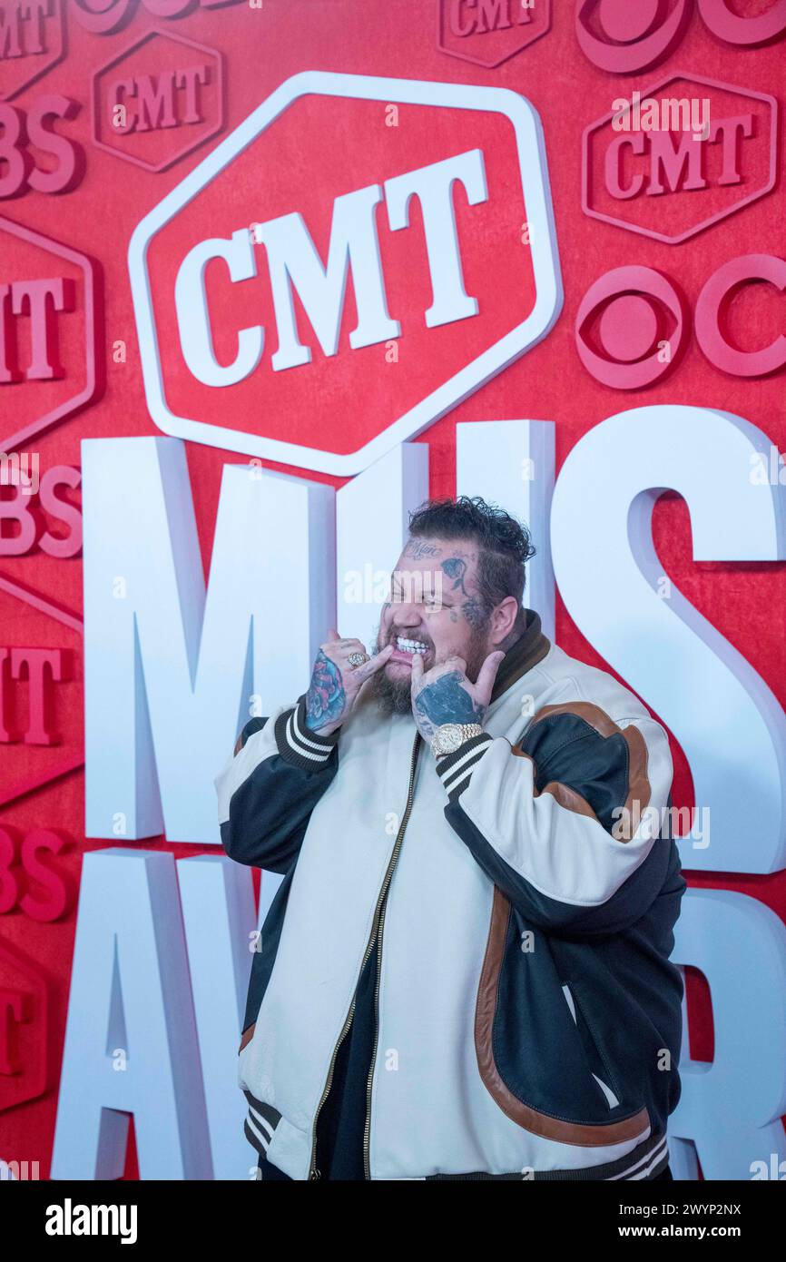 Country-Sänger JELLY ROLL geht über den roten Teppich und posiert für Fotos vor der CMT Music Awards Show im Austin's Moody Center am 6. April 2024. Quelle: Bob Daemmrich/Alamy Live News Stockfoto