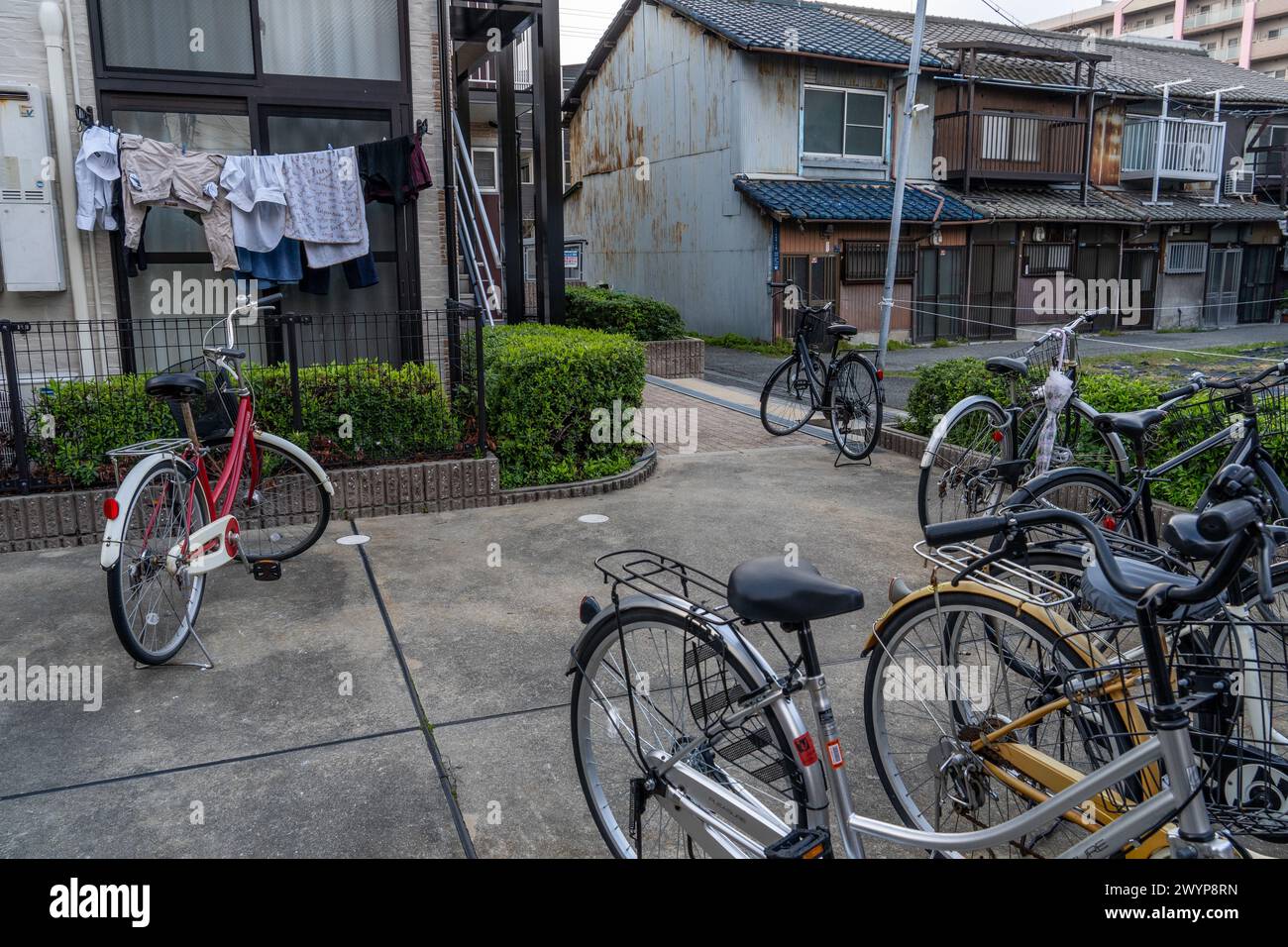 Einkommensschwache Nachbarschaft in Osaka, Japan Stockfoto