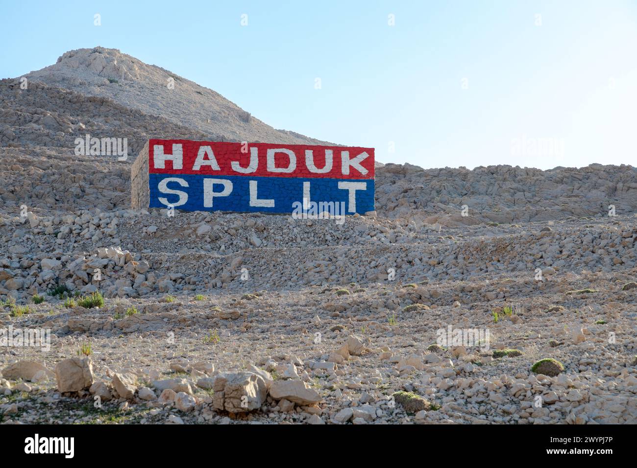 Graffiti geschrieben in einem Steinbruch Stockfoto
