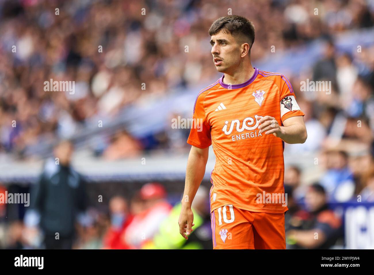 Barcelona, Spanien. April 2024. Manu Fuster (10) von Albacete wurde während des Spiels zwischen Espanyol und Albacete im Stage Front Stadium in Barcelona gesehen. (Foto: Gonzales Photo/Alamy Live News Stockfoto