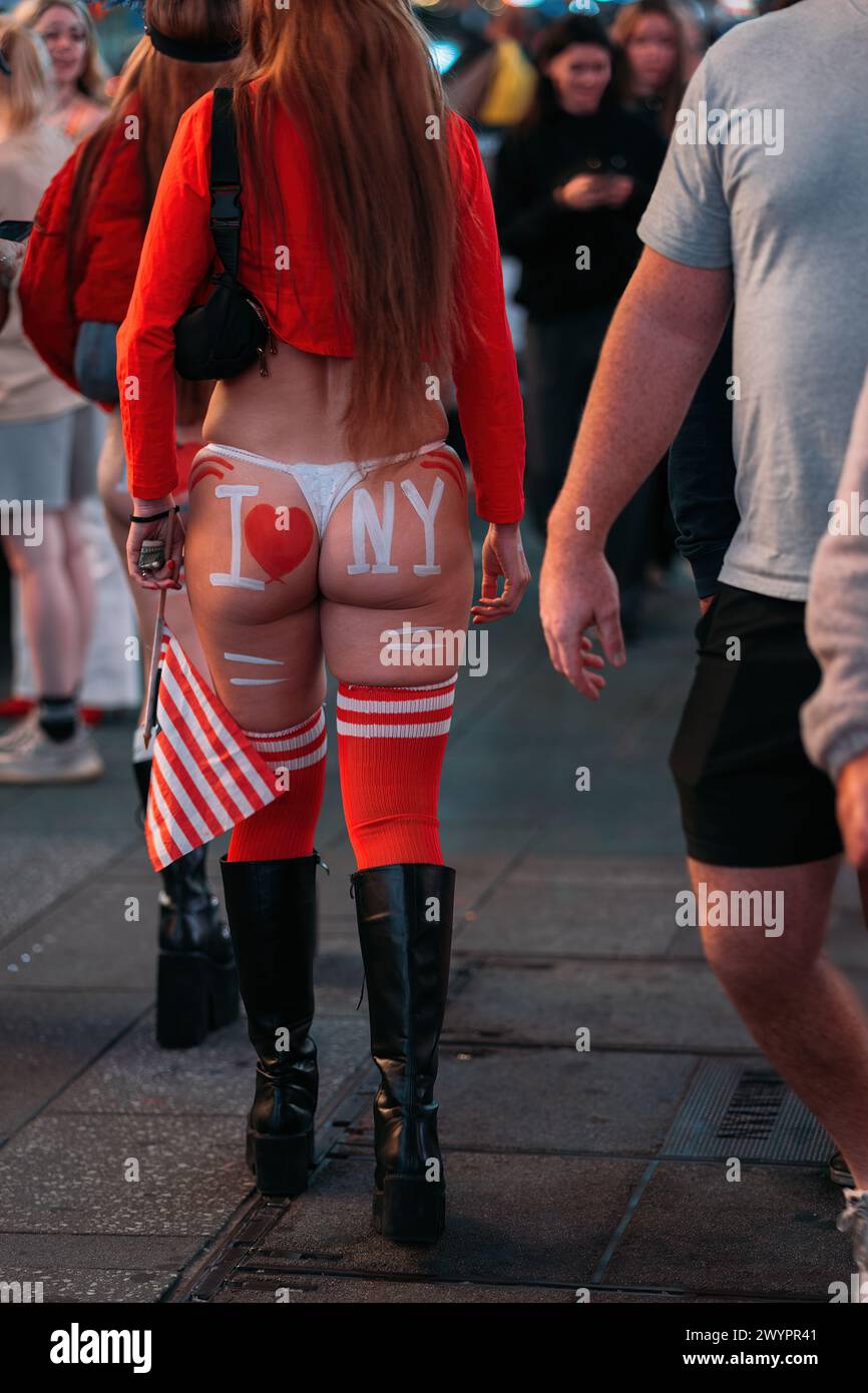 Creative I love New York Body Paint on Street Performer am Times Square Stockfoto