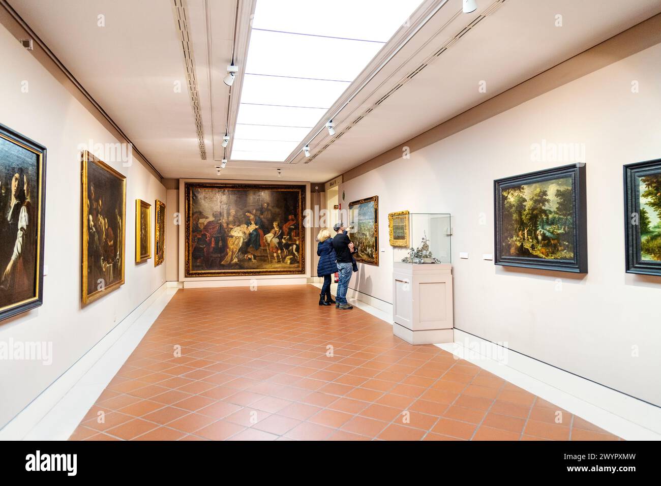 Innenraum einer Gemäldegalerie im Museum der Schönen Künste von Sevilla, Sevilla, Spanien Stockfoto