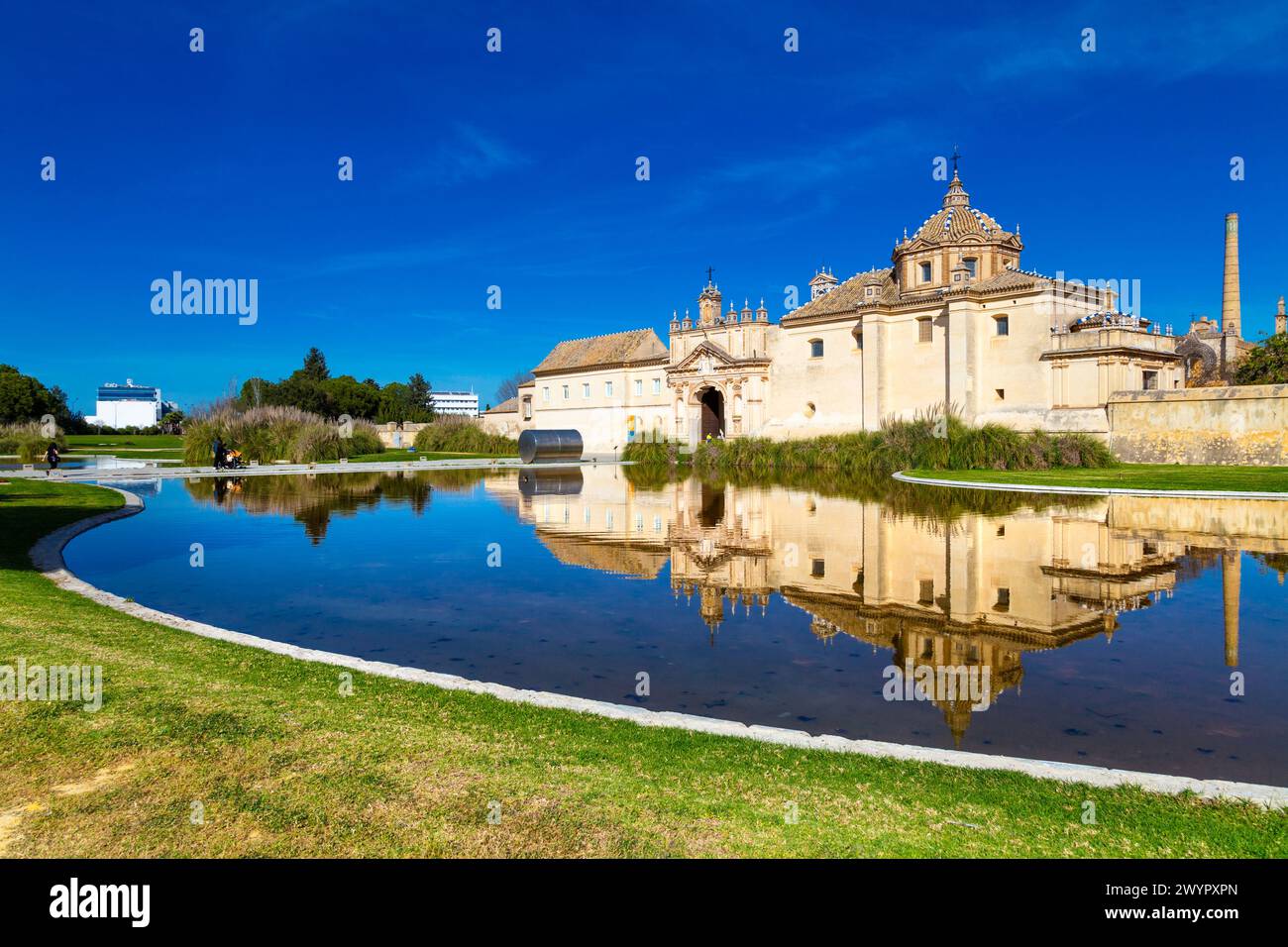 Andalusisches Museum für Zeitgenössische Kunst (Centro Andaluz de Arte Contemporáneo) in einem ehemaligen Kloster Santa Maria de las Cuevas, Sevilla, Spanien Stockfoto