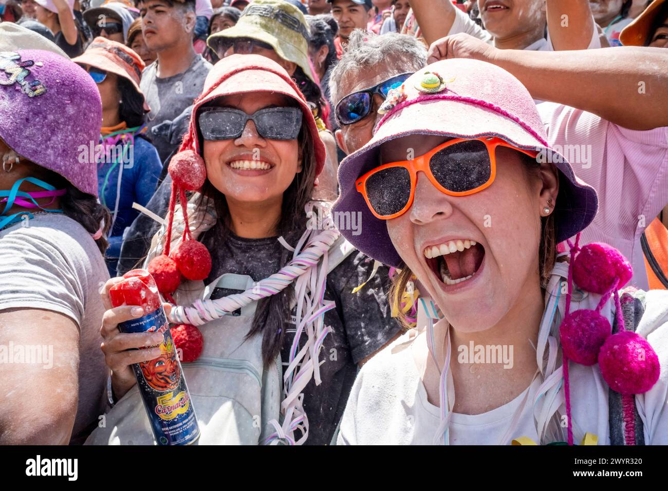 Junge Menschen, Die Den Jährlichen Karneval In Maimara, Provinz Jujuy, Argentinien Genießen Stockfoto