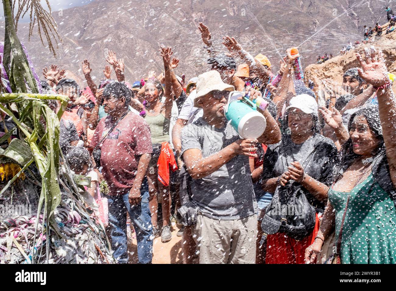 Menschen, Die Den Jährlichen Karneval In Maimara, Provinz Jujuy, Argentinien Genießen Stockfoto