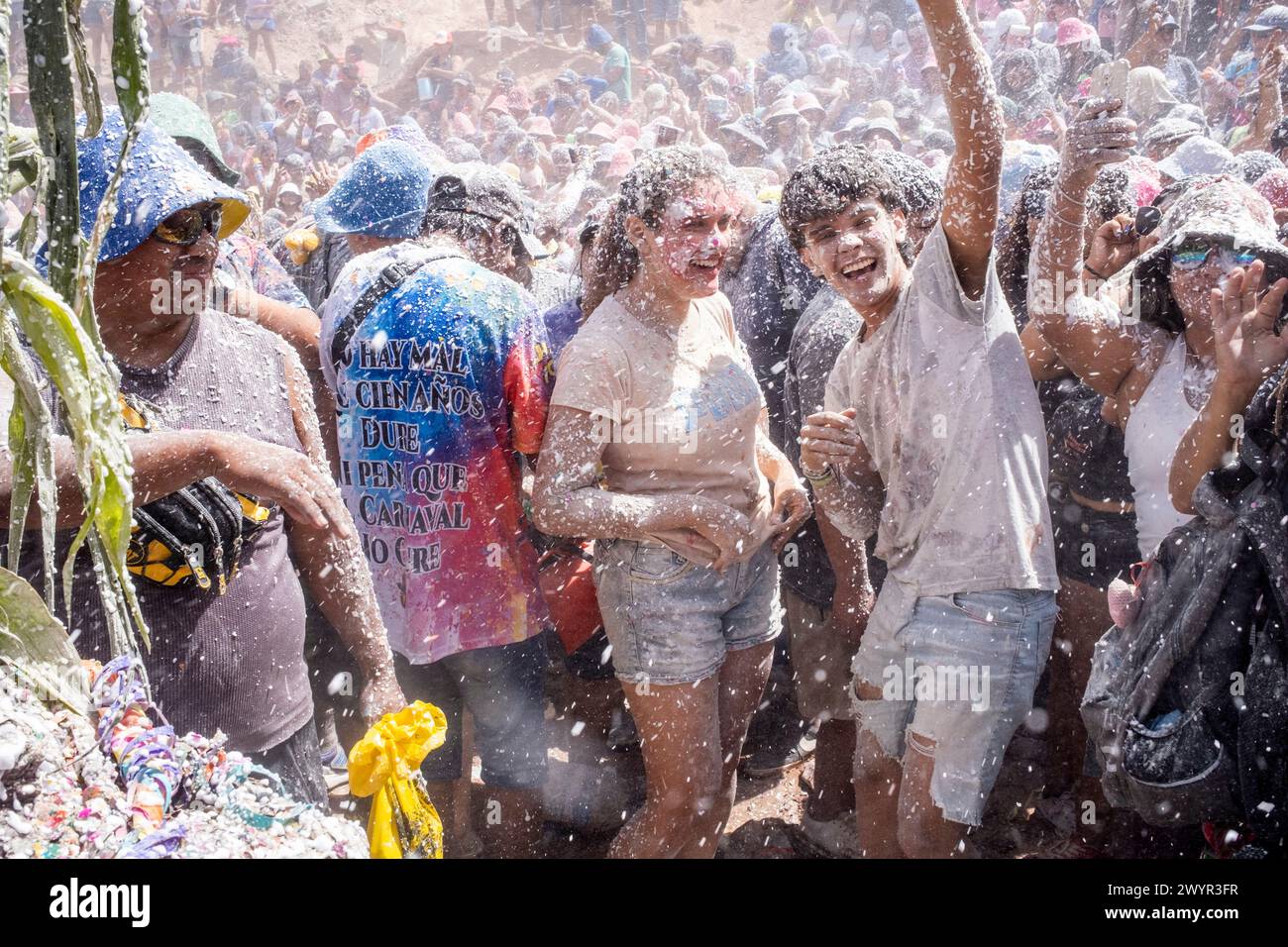 Junge Menschen, Die Den Jährlichen Karneval In Maimara, Provinz Jujuy, Argentinien Genießen Stockfoto