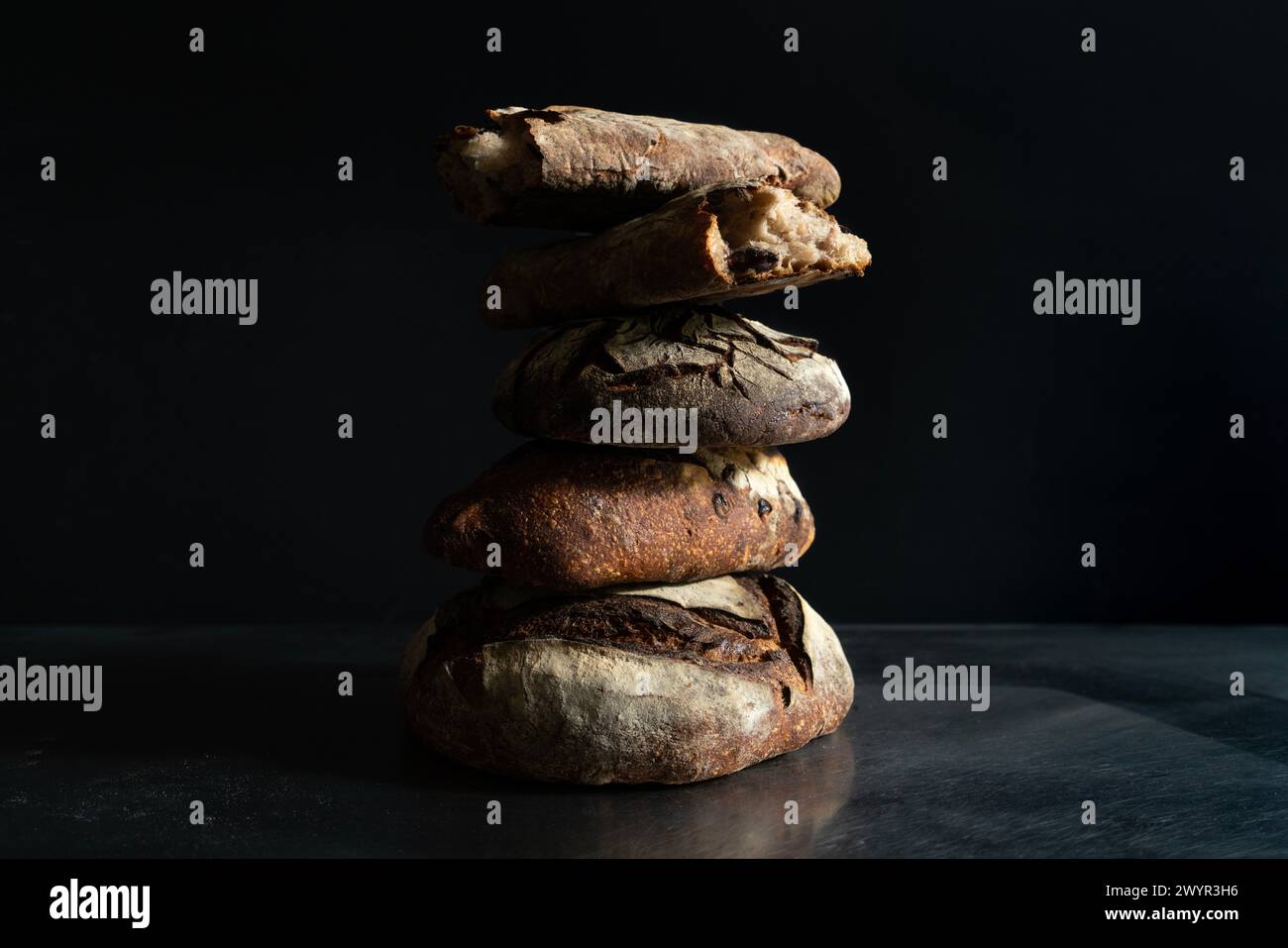 Stapellaibe mit gebackenem Brot Stockfoto