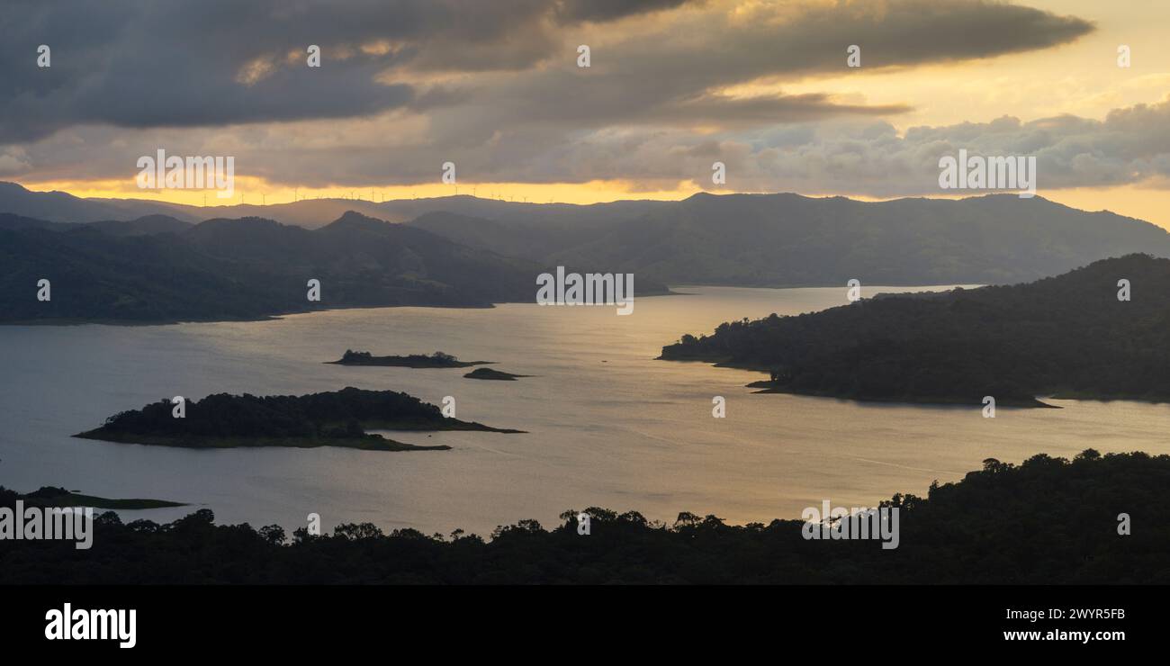 Lake Arenal bei Sonnenuntergang, Provinz Guanacaste, Costa Rica, Mittelamerika Stockfoto