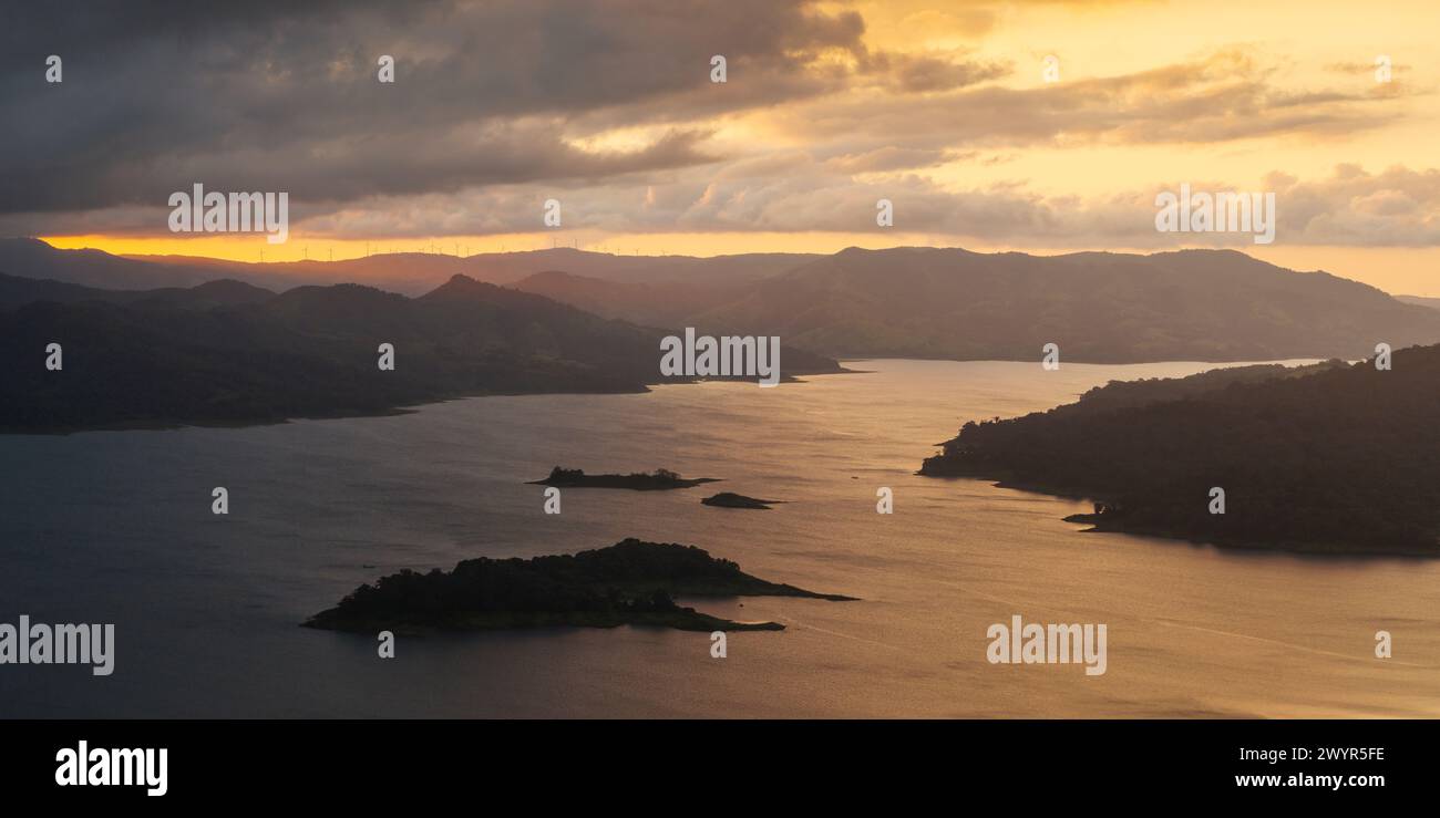 Lake Arenal bei Sonnenuntergang, Provinz Guanacaste, Costa Rica, Mittelamerika Stockfoto