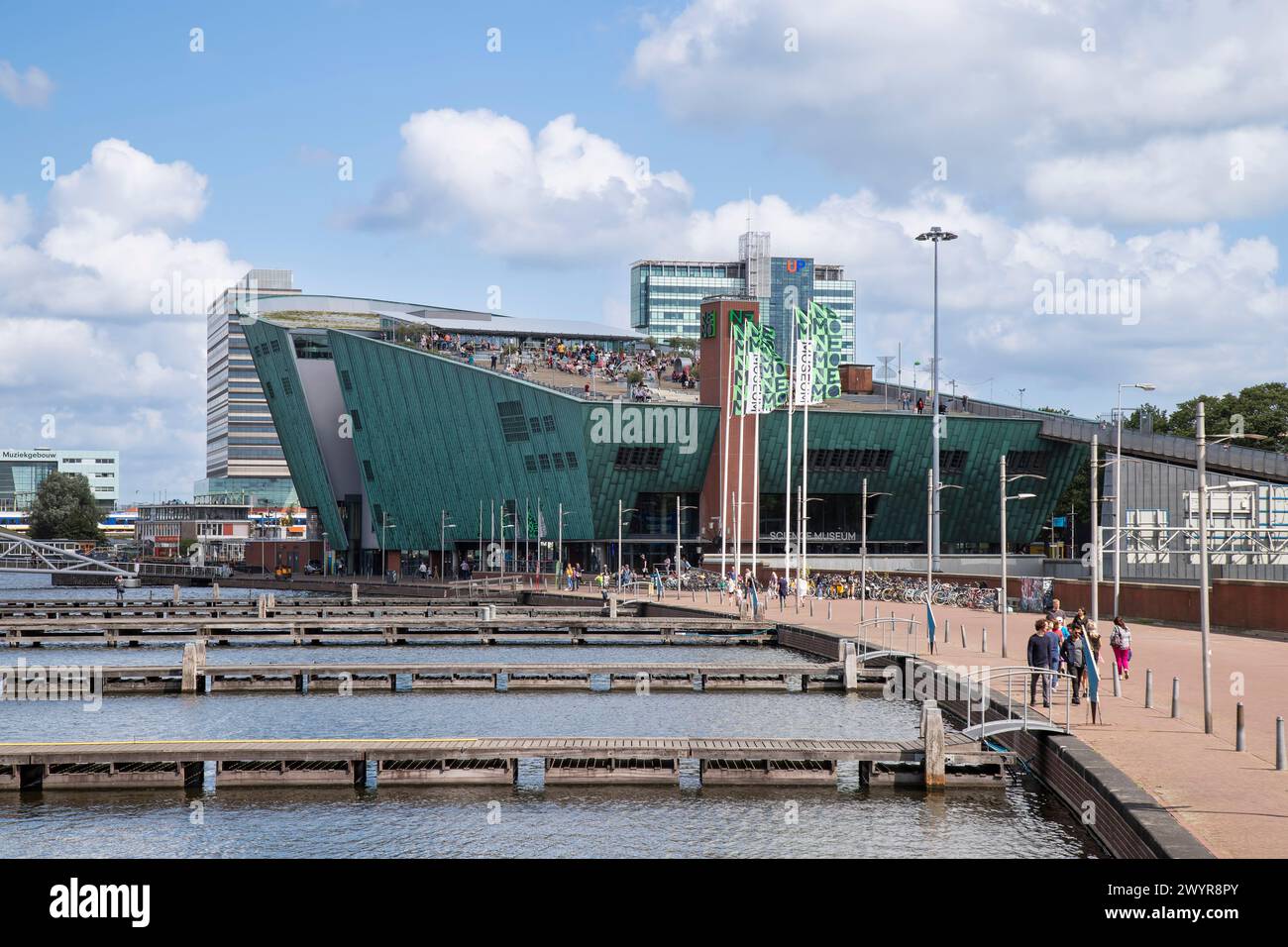 Nemo Museum in Amsterdam, das größte Wissenschaftszentrum der Niederlande. Stockfoto