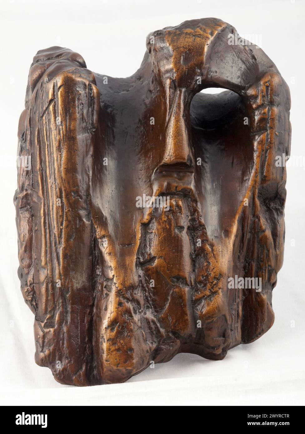 "Heiliges Gesicht 1980", Bronzeskulptur "Euli Xavier Alvarez" Arantzazu Franziskanerprovinz, Gipuzkoa, Baskenland, Spanien. Stockfoto