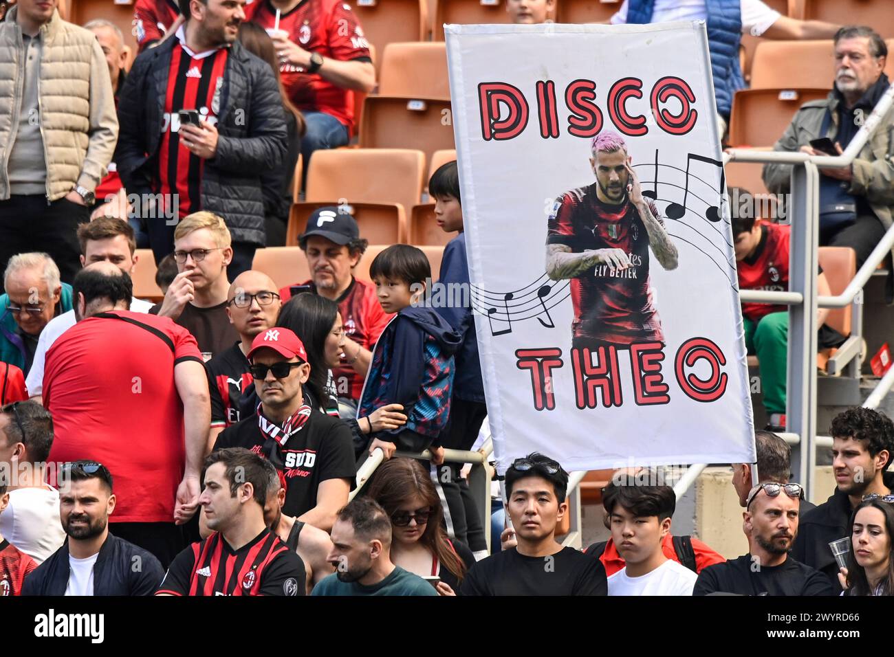 Mailand, Italien. April 2024. Mailands Fan beim Fußball-Spiel der Serie A zwischen AC Milan und US Lecce im San Siro Stadion in Mailand, Italien - Samstag, den 6. April 2024. Sport - Fußball . (Foto: Fabio Ferrari/LaPresse) Credit: LaPresse/Alamy Live News Stockfoto