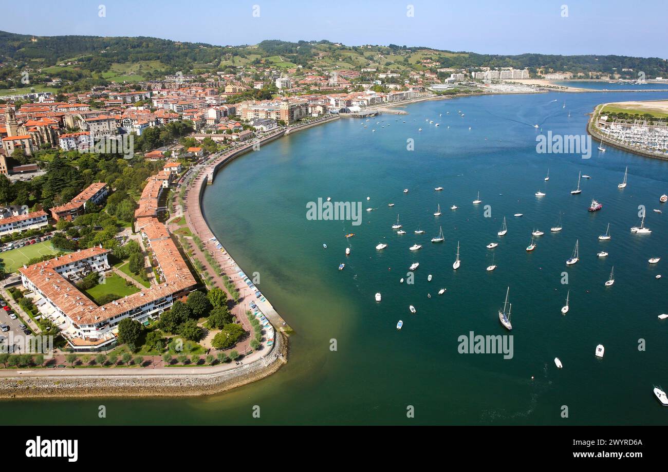 Luftaufnahme. Bidasoa Flussmündung, Txingudi Bay. Hondarribia, Gipuzkoa, Baskisches Land, Spanien. Stockfoto