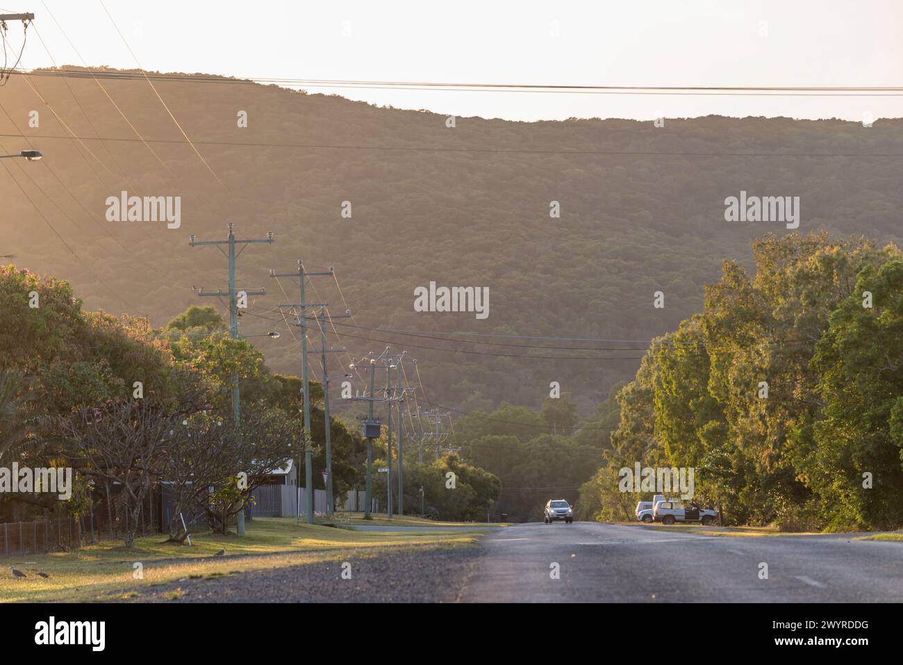 Blick auf Grassy Hill von der Hope Street in Cooktown, Far North Queensland in Australien bei der frühen Morgensonne Stockfoto