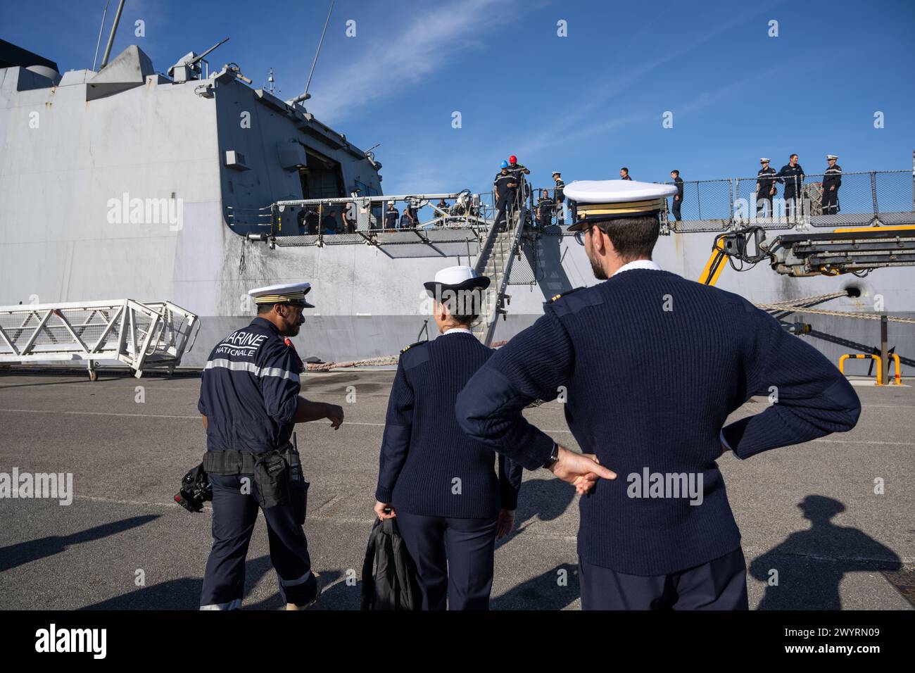 Toulon, Frankreich. April 2024. Andocken der Multimission-Fregatte mit erweiterten Fähigkeiten (FREMM-da) Elsass in Toulon. Die französische Fregatte Elsass kehrte nach einer dreimonatigen Mission im Roten Meer und im Indischen Ozean zurück, um Handelsschiffe gegen Angriffe von Houti-Rebellen zu verteidigen. FREMM-da Credit: SOPA Images Limited/Alamy Live News Stockfoto