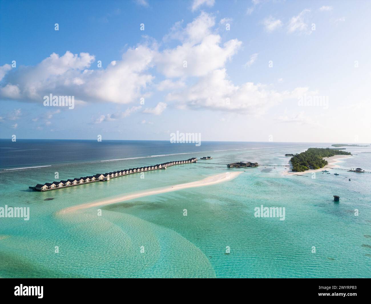 Luxusresort in der Nähe der Insel Dhigurah auf den Malediven im südlichen Ari Atoll Stockfoto