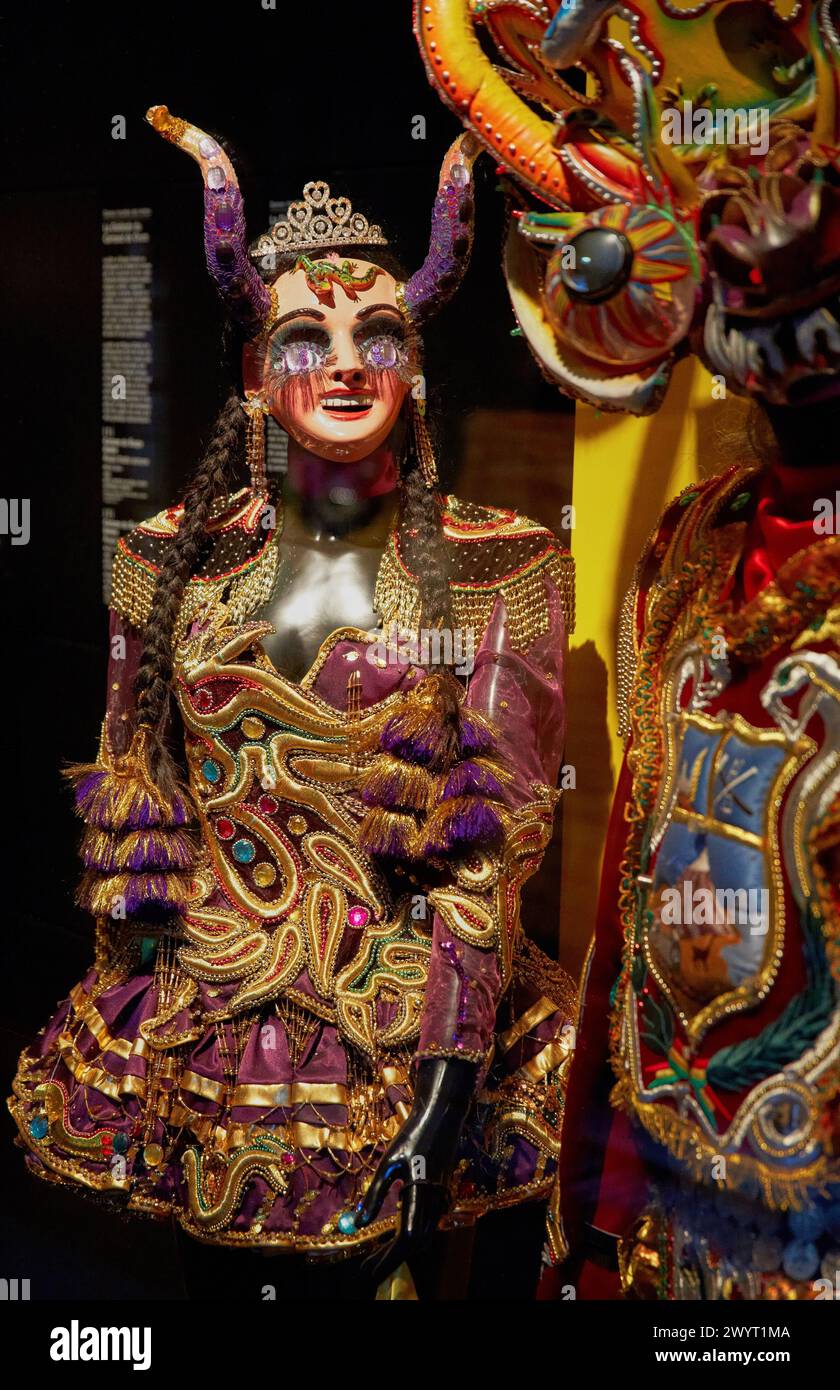 Danses ritualles des Andes. La danse de la Diablada. Museum Musée du Quai Branly, spezialisiert auf primitive oder Stammeskunst, Architekt Jean Nouvel. Paris. Frankreich. Stockfoto