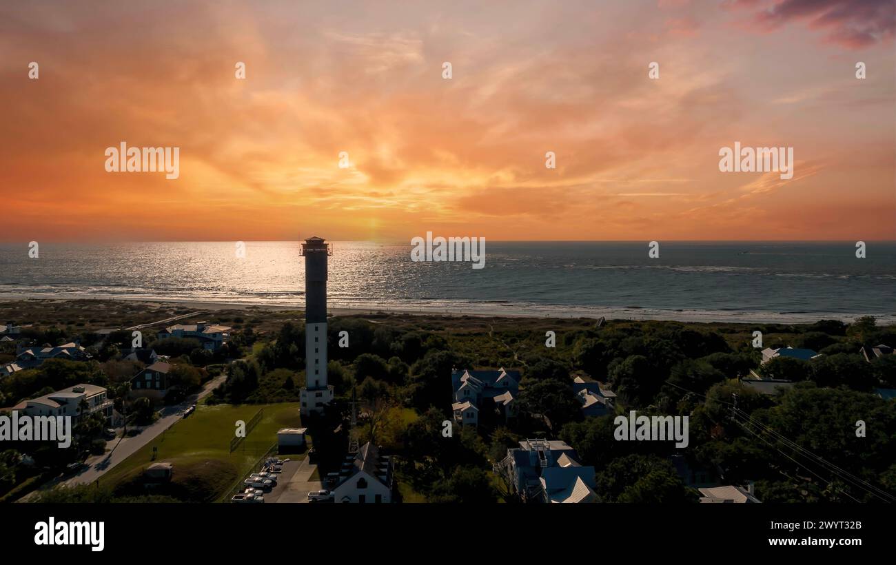 Charleston, SC, USA. November 2023. Luftaufnahme des Charleston Light Lighthouse auf Sullivans Island, South Carolina (Foto: © Walter G Arce SR Grindstone Medi/ASP) NUR ZUR REDAKTIONELLEN VERWENDUNG! Nicht für kommerzielle ZWECKE! Stockfoto