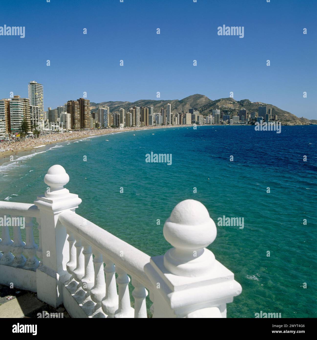 Playa de Levante von Plaza del Castillo, Benidorm, Provinz Alicante, Spanien. Stockfoto