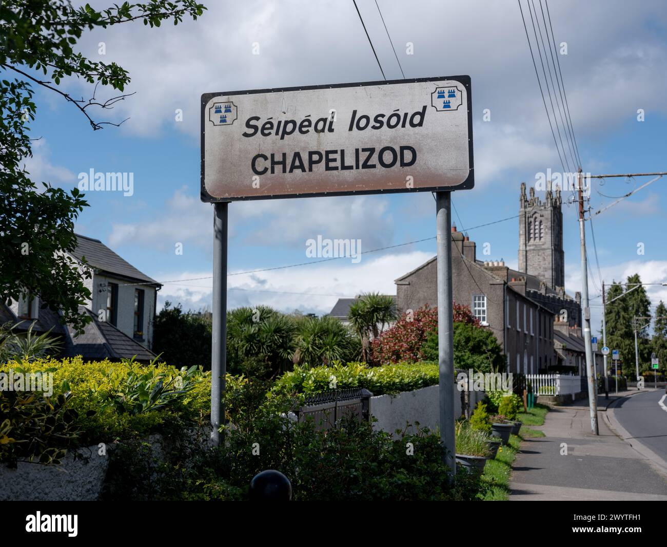 Ein Schild für das Dorf Chapelizod in Dublin, irland. Stockfoto