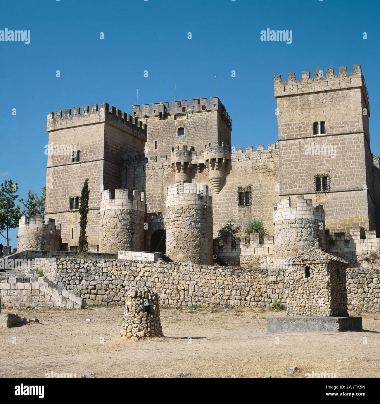 Schloss, erbaut 15. Jahrhundert. Ampudia. Provinz Palencia, Spanien. Stockfoto
