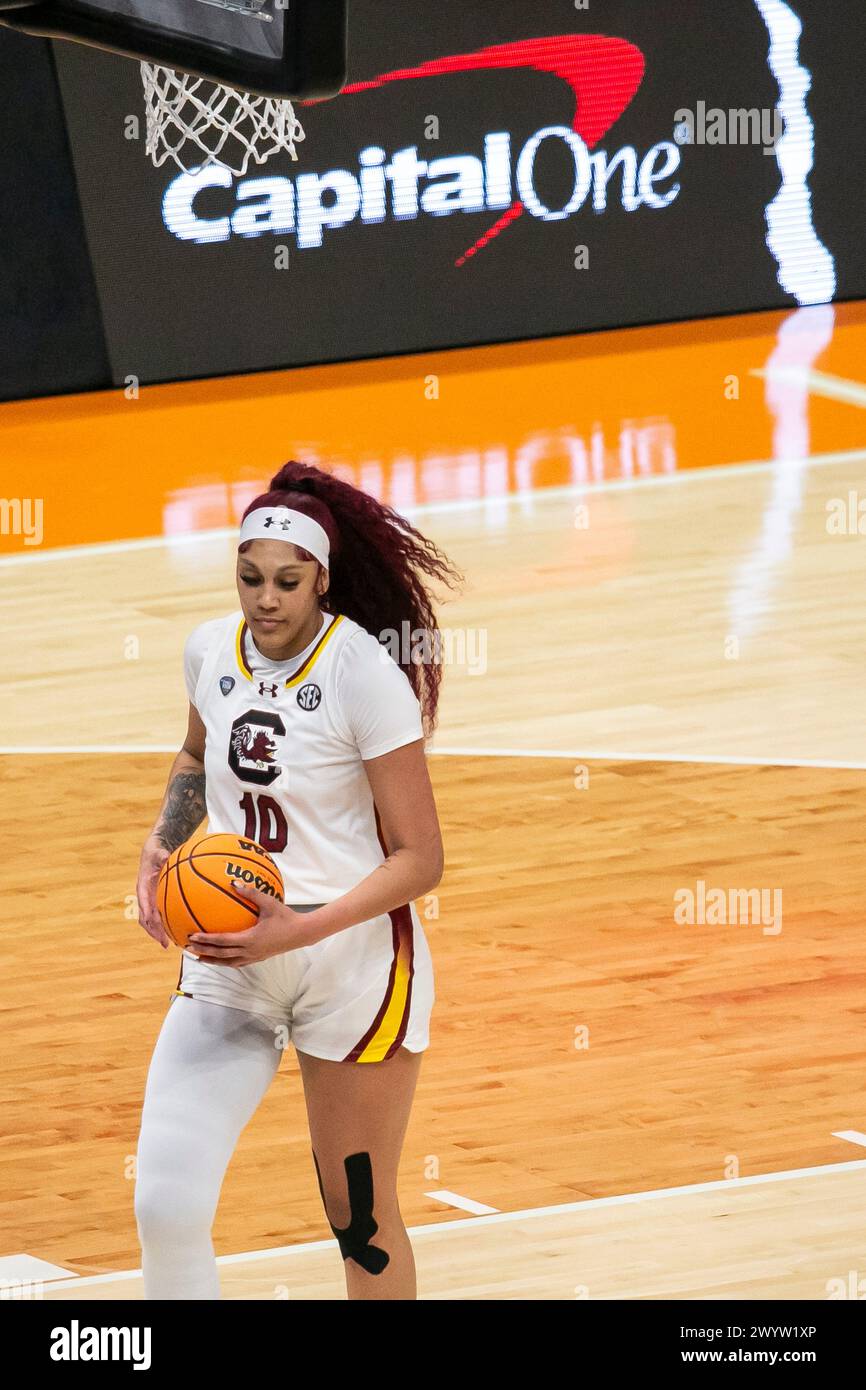 Cleveland, Ohio, USA. April 2024. Die South Carolina Gamecocks stellen Kamilla Cardoso Platz 10 während des letzten Spiels des NCAA Women’s Final Four Turniers im Rocket Mortgage Fieldhouse in Cleveland, Ohio. (Kindell Buchanan/Alamy Live News) Stockfoto