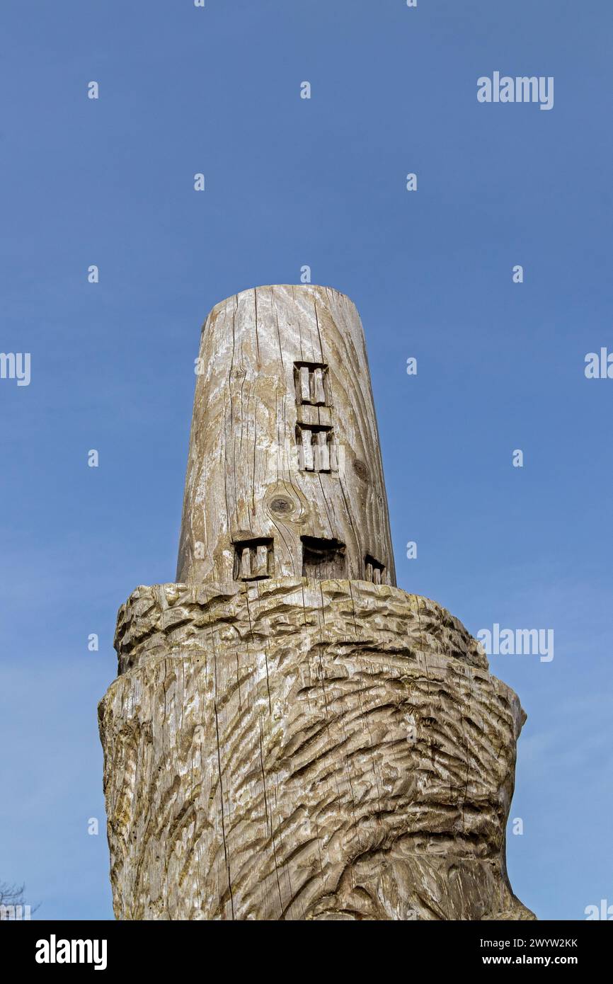 Holzkunstwerke, Leuchtturm, LLanddwyn Bay, Newborough, Anglesey Island, Wales, Großbritannien Stockfoto