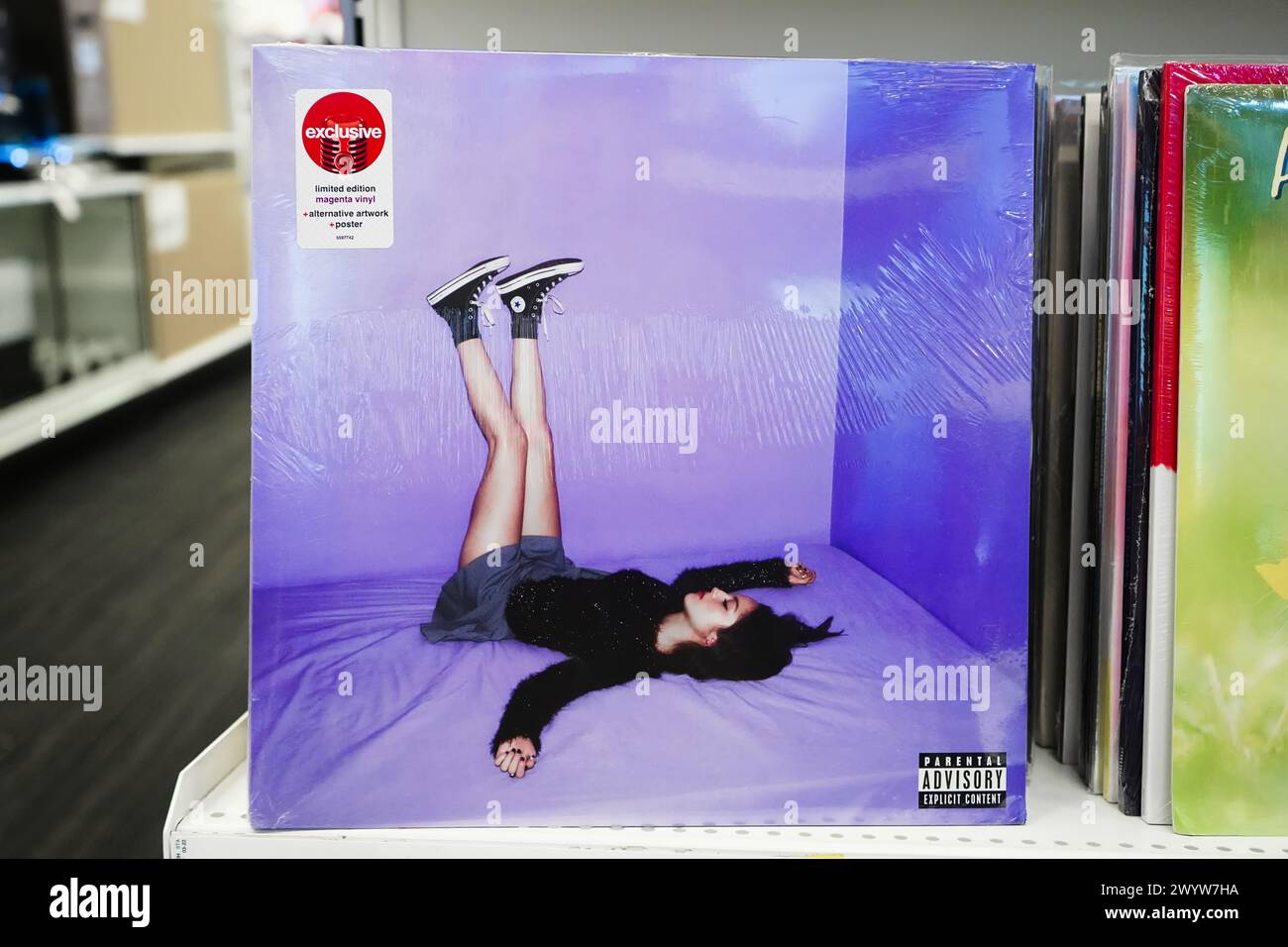 New York, NY - 21. März 2024: GUTS Album Vinyl Target exklusive Purple Edition von Olivia Rodrigo. Stockfoto