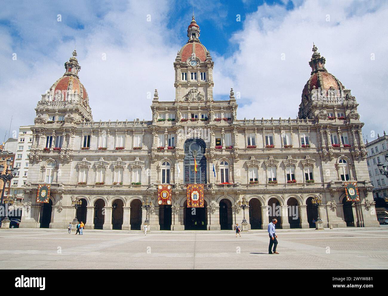 Fassade des Rathauses. Maria Pita Square, La Coruña, Galicien, Spanien. Stockfoto