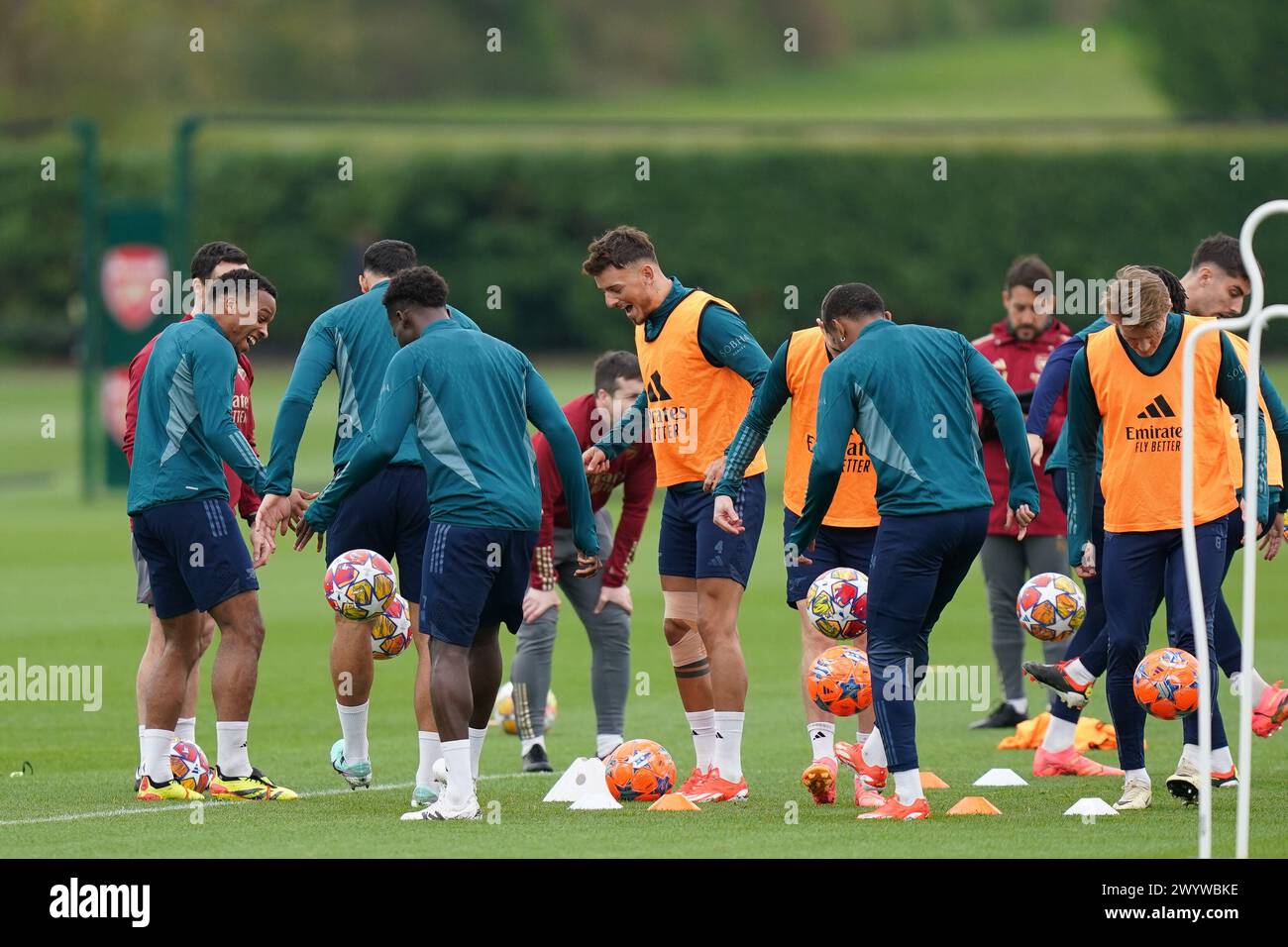 London Colney, Großbritannien. April 2024. Ben White von Arsenal während des Trainings der Arsenal-Mannschaft vor dem 1. Leg-Fußballspiel der UEFA Champions League gegen Bayern München im Arsenal FC Training Centre, London Colney, England, Großbritannien am 8. April 2024 Credit: Every Second Media/Alamy Live News Stockfoto
