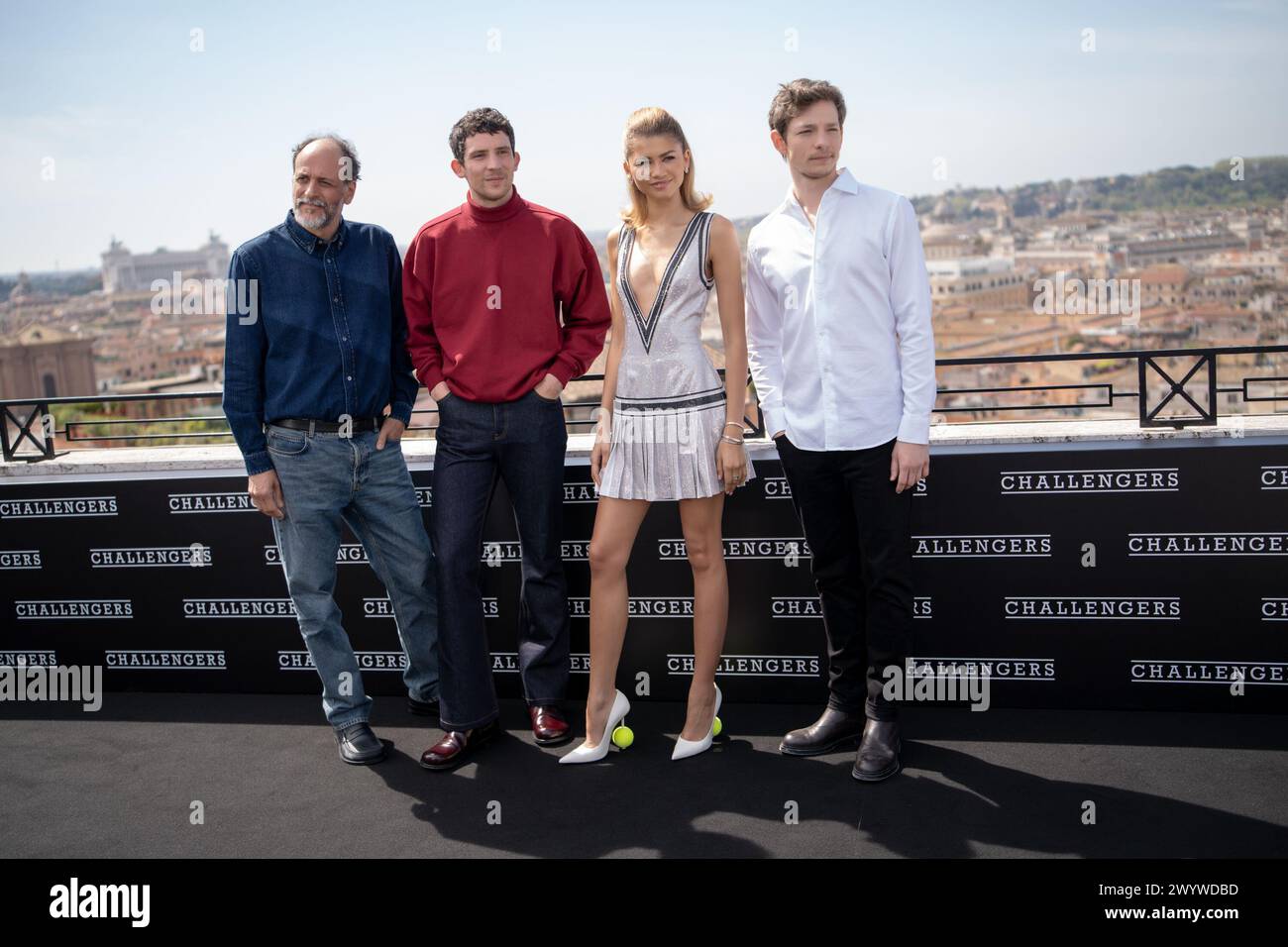 Luca Guadagnino, Josh O’Connor, Zendaya und Mike Faist nehmen am 8. April 2024 an einem Fotogespräch für den Film „Challengers“ im Hotel Hassler in Rom Teil. (Foto: Luca Carlino/NurPhoto) Credit: NurPhoto SRL/Alamy Live News Stockfoto