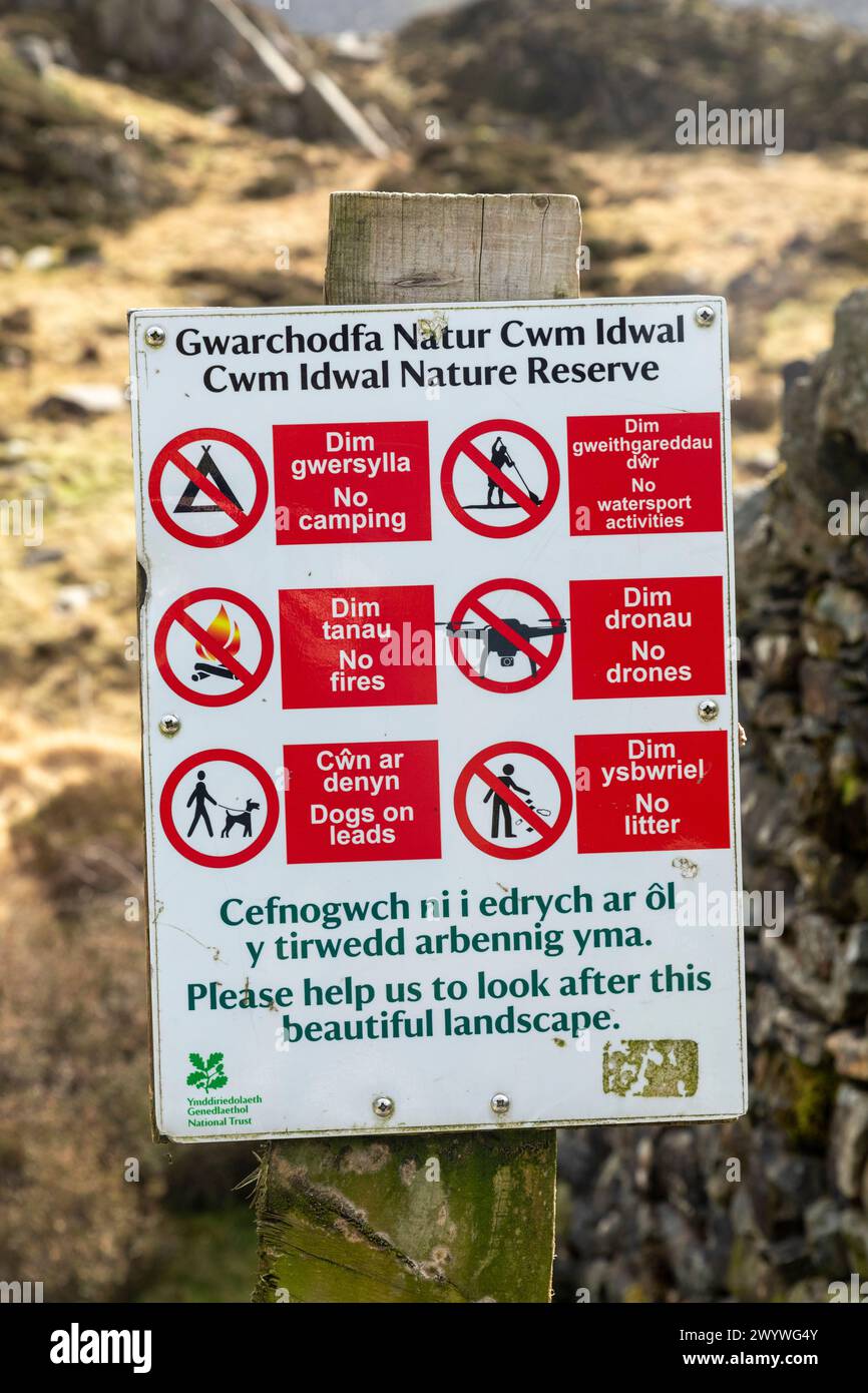 Verbotsschild, Snowdonia Nationalpark in der Nähe von Pont Pen-y-benglog, Bethesda, Bangor, Wales, Großbritannien Stockfoto