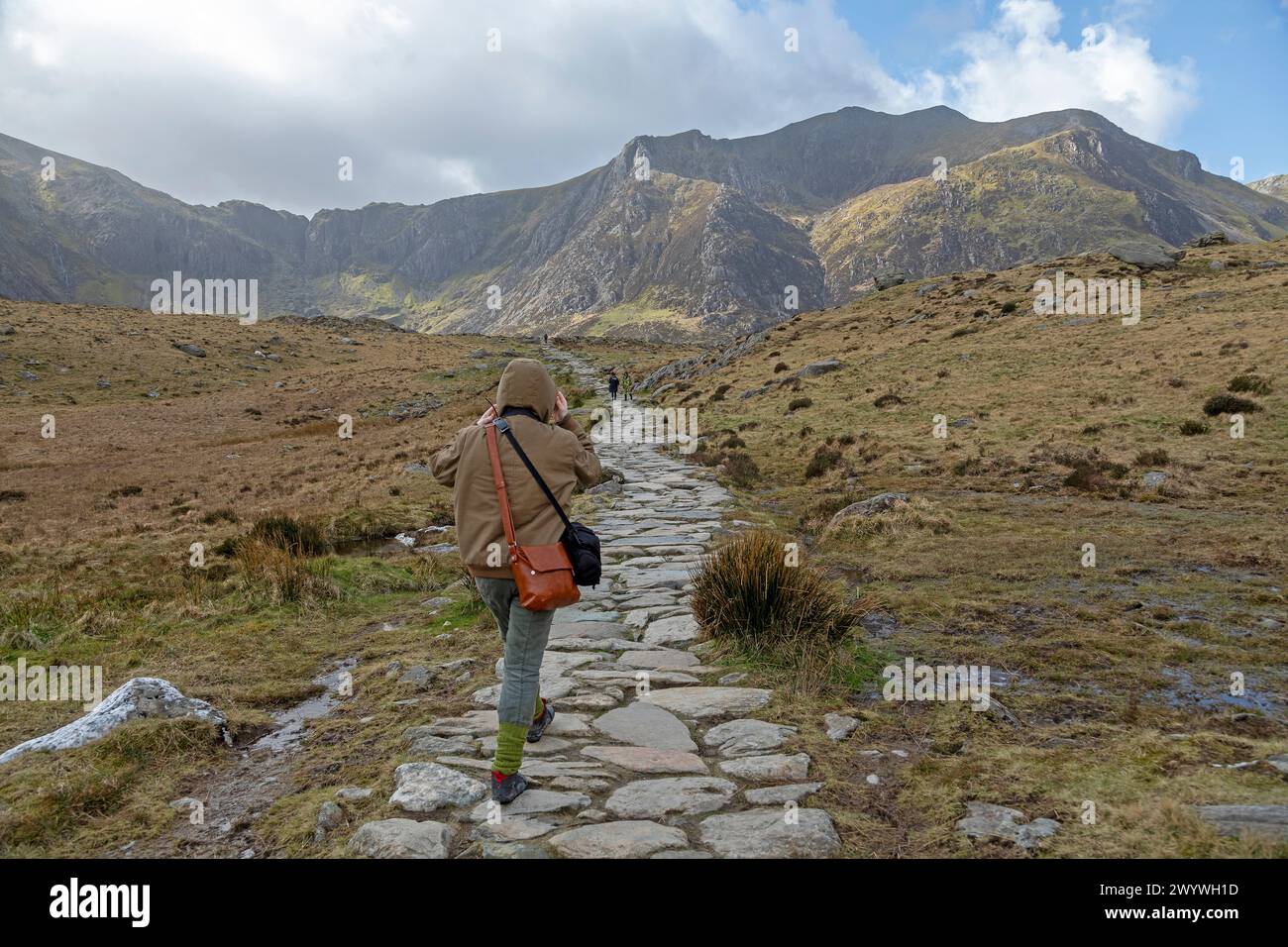 People, Llyn Idwal Path, Snowdonia National Park in der Nähe von Pont Pen-y-benglog, Bethesda, Bangor, Wales, Großbritannien Stockfoto