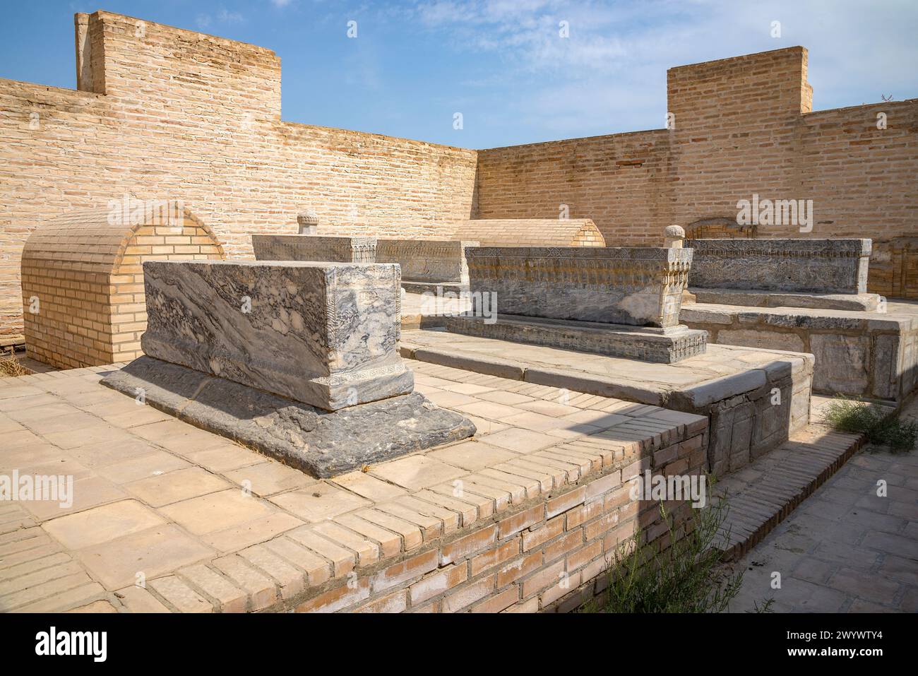 Alte muslimische Gräber (17. Jahrhundert). Die Stadt der Toten ist Chor Bakr. Die Umgebung von Buchara. Sumitan, Usbekistan Stockfoto
