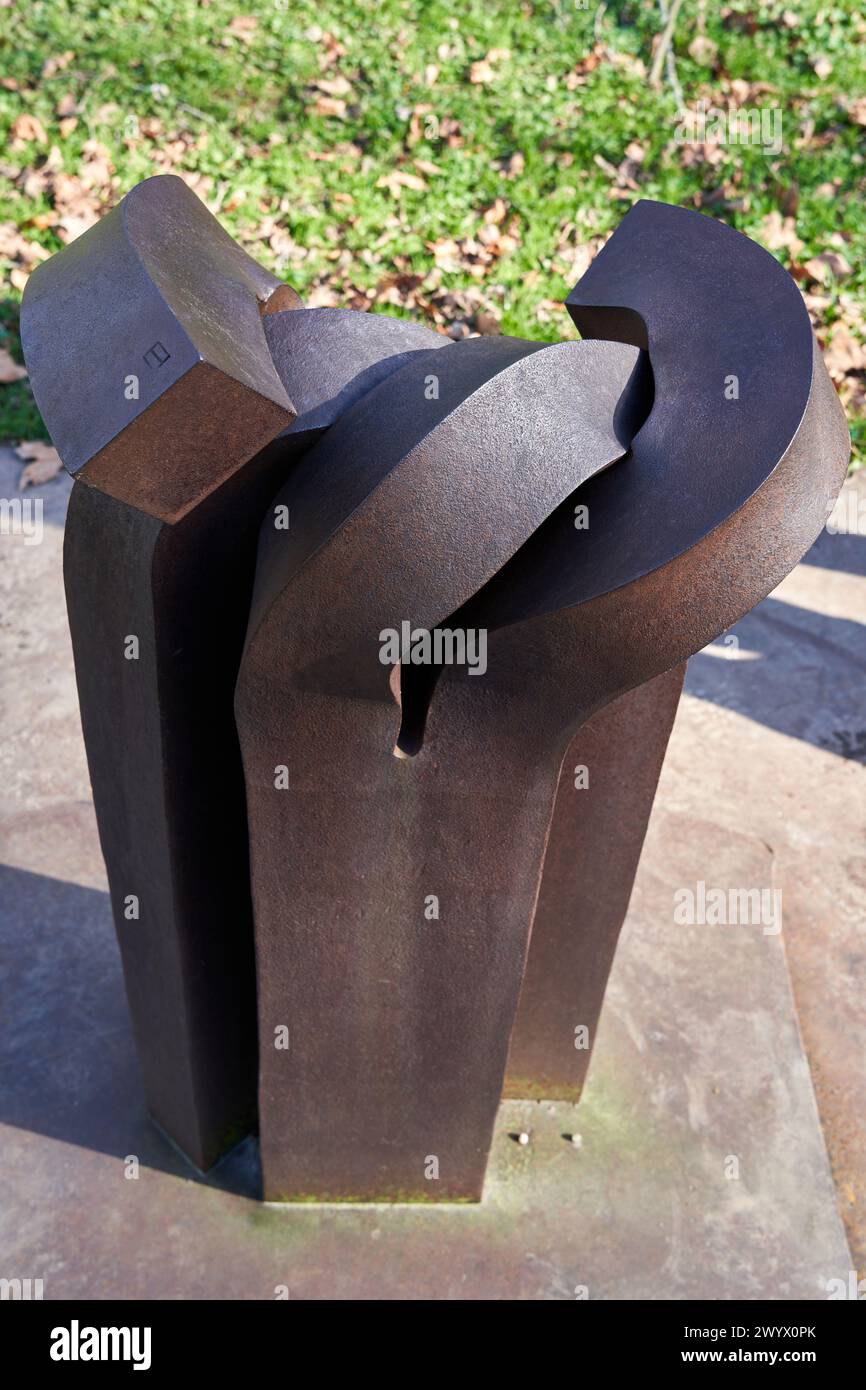 "Knoten XVIII, Corten Steel, 1991, Eduardo Chillida (1924-2002), Chillida Leku Museoa, Donostia, San Sebastian, Baskenland, Spanien. Stockfoto