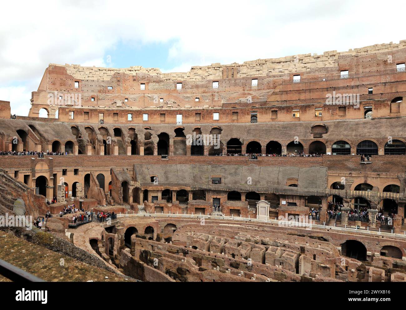 Römisches Kolosseum, Amphitheater, das in Rom unter den flavischen Kaisern erbaut wurde Stockfoto