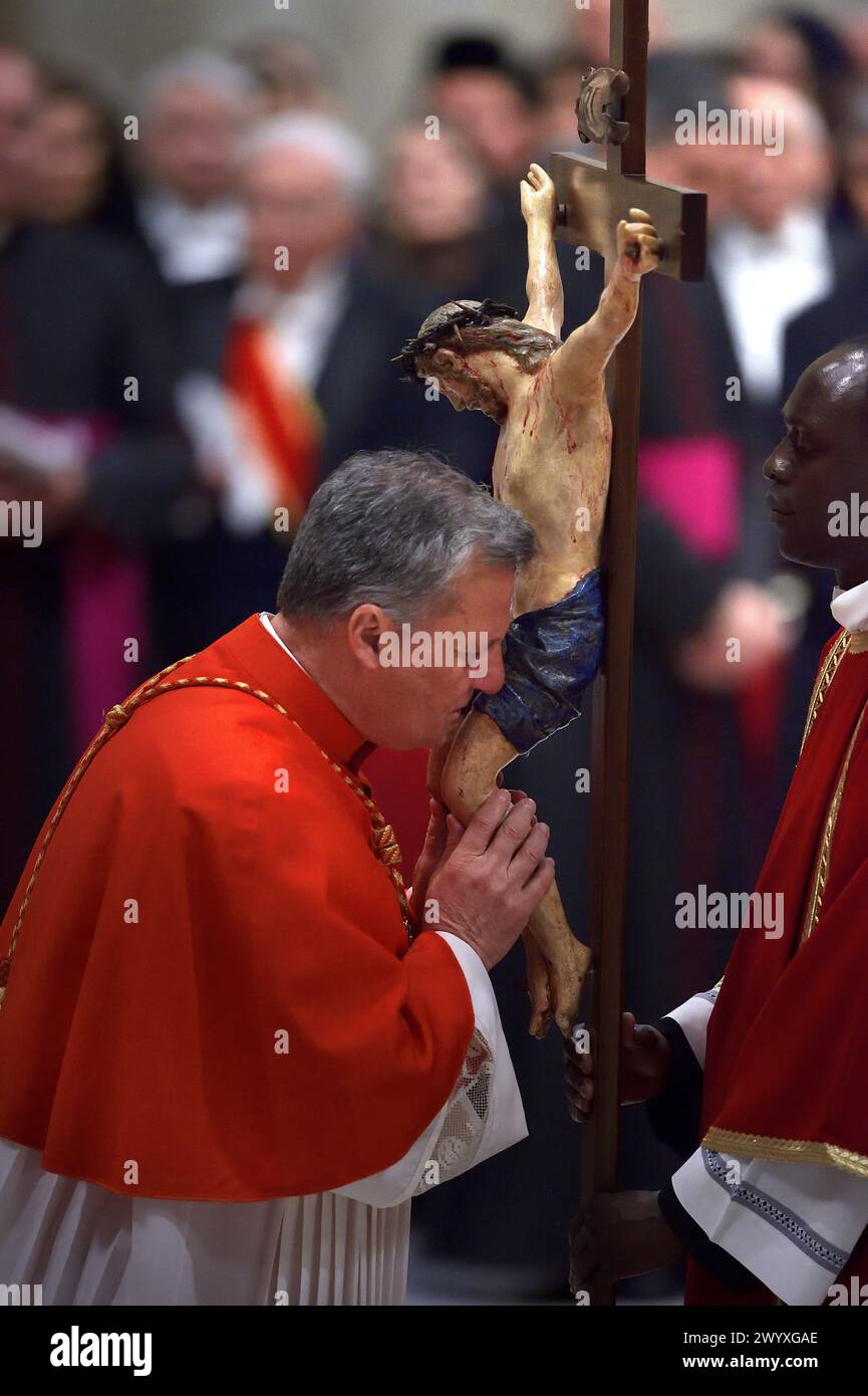 Kardinal Mario Grech, die Zeremonie der Karfreitagspriester Passion des Herrn im Petersdom im Vatikan, 29. März 2024 Stockfoto