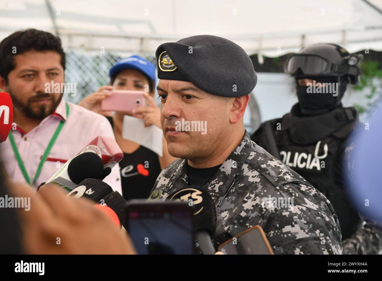 MANTA-DROGA SAN LORENZO Manta, 08 de abril de 2024. Presentacion de la incautacion de 2 toneladas de droga llevada a cabo en la parroquia San Lorenzo de Manta. Declaraciones del Coronel JosÃ Vinueza. API/Ariel OCHOA Manta Manabi Ecuador CLJ-MANTA-DROGASANLORENZO-416037e64cff78ac2c854eff535dee1 *** MANTA DROGA SAN LORENZO Manta, April 08, 2024 Präsentation der Beschlagnahme von 2 Tonnen Drogen in der Pfarrei San Lorenzo de Manta Erklärungen von Oberst JosÃ Vinueza API Ariel OCHOA Manta Manta Manabi Ecuador CLJ MANTA DROGASANLORENZO 416037e64cff78ac2c854eff535dee1 Copyright: xArielx Stockfoto