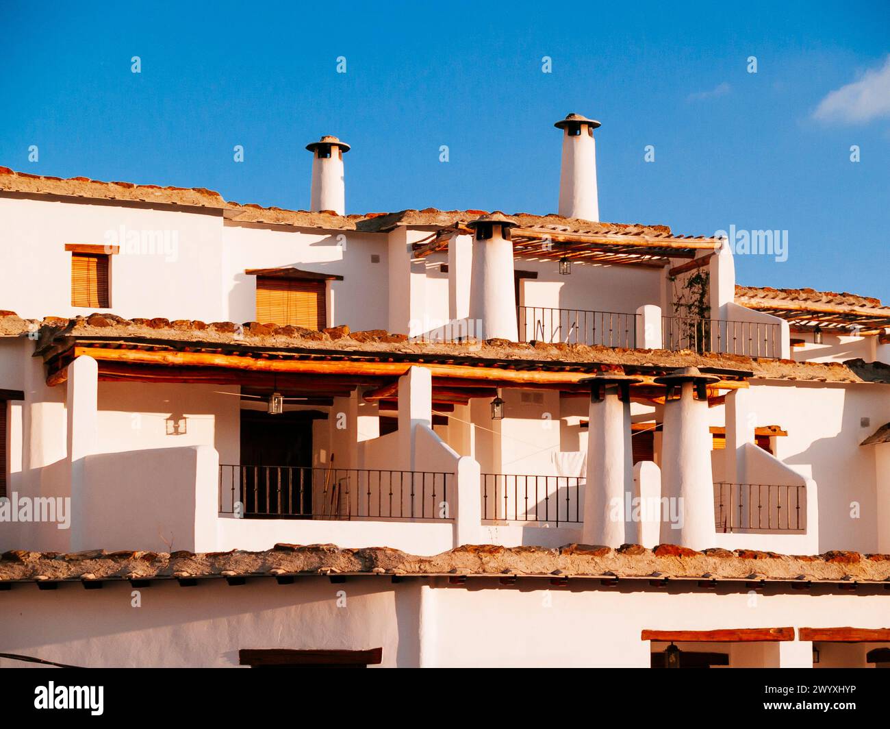 Neubauten, die die Ästhetik der populären Architektur beibehalten. Capileira, las Alpujarras, Granada, Andalucía, Spanien, Europa Stockfoto
