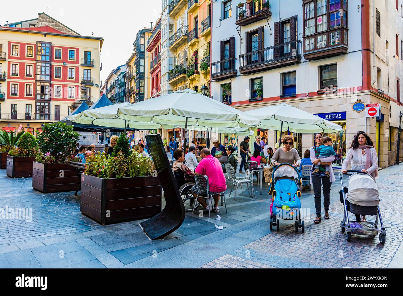 Plazuela de santiago - Done Jakue - Santigo Platz. Las Siete Calles oder Casco Viejo auf Spanisch oder Zazpikaleak oder ALDE Zaharra auf Baskisch sind unterschiedlich Stockfoto
